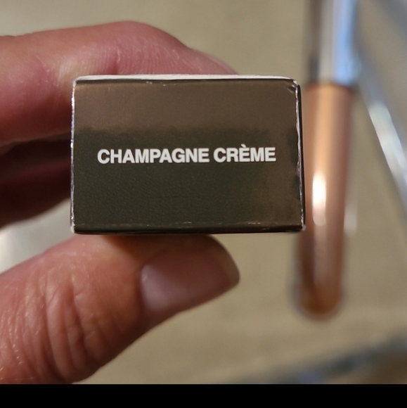 BECCA COSMETICS GLOW GLOSS - Picture 3 of 5